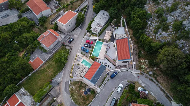 Exklusive Kollektion aus zwei Panoramavillen